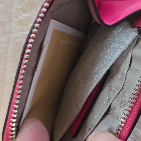 Michael Kors Fuchsia Quilted Id/coin Holder NWT - Picture 4 of 4